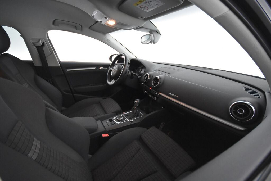 Audi A3 2014 Sedan Business Sport 1,8 TFSI 132 kW quattro S tronic / Adaptiivinen vakionopeussäädin/Sport penkit