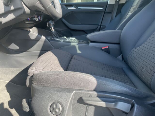 Audi A3 2014 Sedan Business Sport 1,8 TFSI 132 kW quattro S tronic / Adaptiivinen vakionopeussäädin/Sport penkit