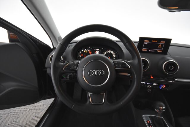 Audi A3 2014 Sedan Business Sport 1,8 TFSI 132 kW quattro S tronic / Adaptiivinen vakionopeussäädin/Sport penkit