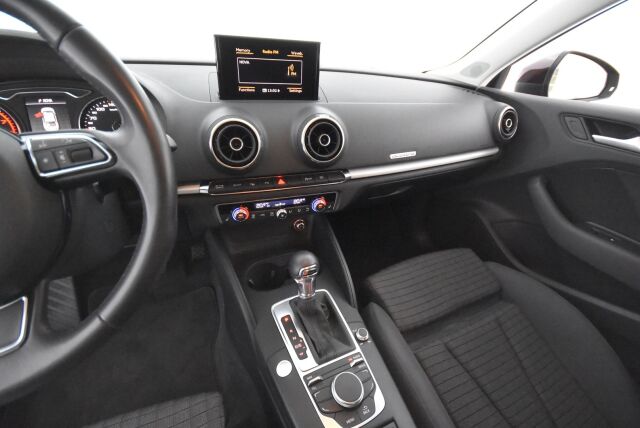 Audi A3 2014 Sedan Business Sport 1,8 TFSI 132 kW quattro S tronic / Adaptiivinen vakionopeussäädin/Sport penkit