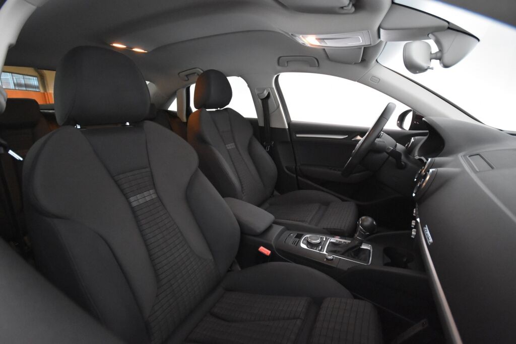 Audi A3 2014 Sedan Business Sport 1,8 TFSI 132 kW quattro S tronic / Adaptiivinen vakionopeussäädin/Sport penkit