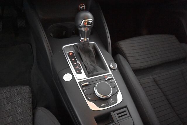Audi A3 2014 Sedan Business Sport 1,8 TFSI 132 kW quattro S tronic / Adaptiivinen vakionopeussäädin/Sport penkit