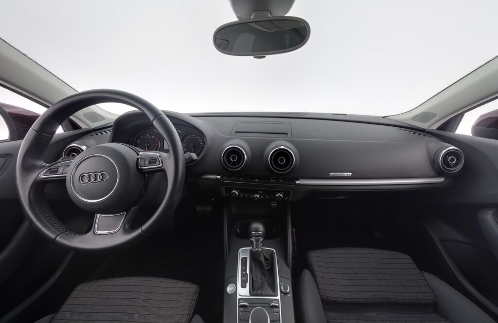 Audi A3 2014 Sedan Business Sport 1,8 TFSI 132 kW quattro S tronic / Adaptiivinen vakionopeussäädin/Sport penkit