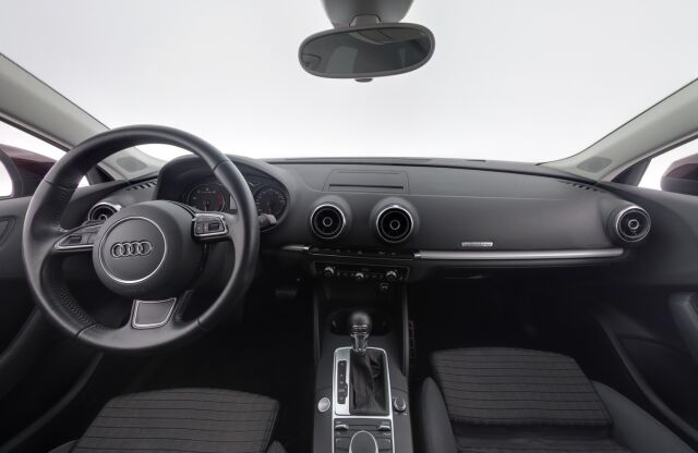 Audi A3 2014 Sedan Business Sport 1,8 TFSI 132 kW quattro S tronic / Adaptiivinen vakionopeussäädin/Sport penkit