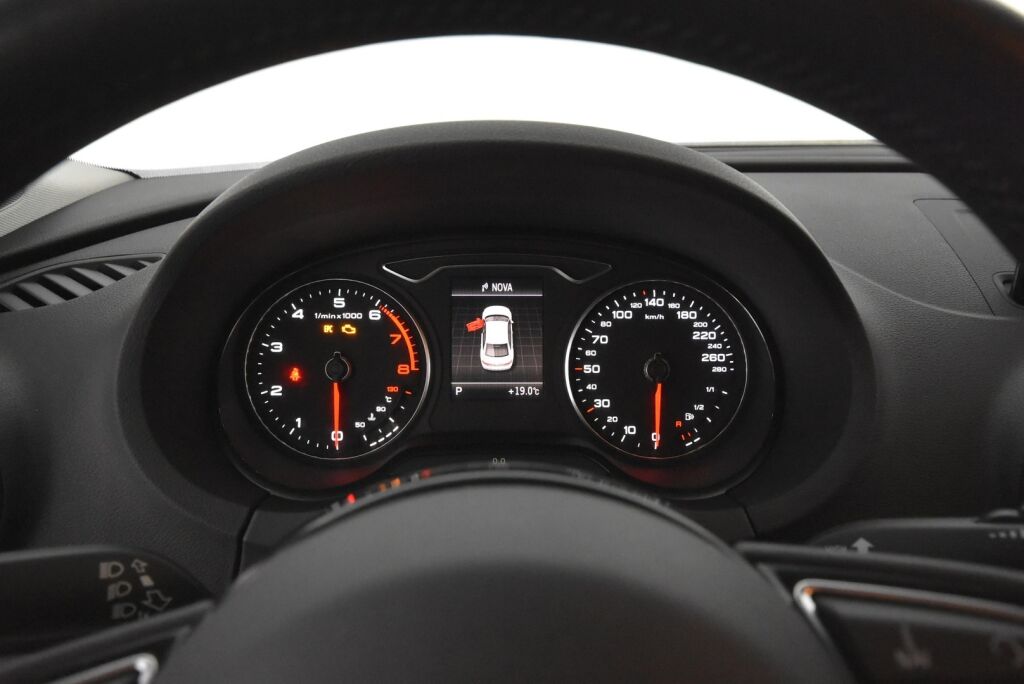 Audi A3 2014 Sedan Business Sport 1,8 TFSI 132 kW quattro S tronic / Adaptiivinen vakionopeussäädin/Sport penkit