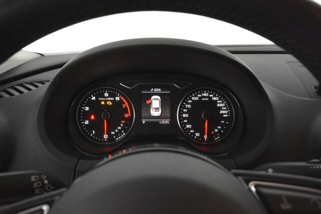 Audi A3 2014 Sedan Business Sport 1,8 TFSI 132 kW quattro S tronic / Adaptiivinen vakionopeussäädin/Sport penkit