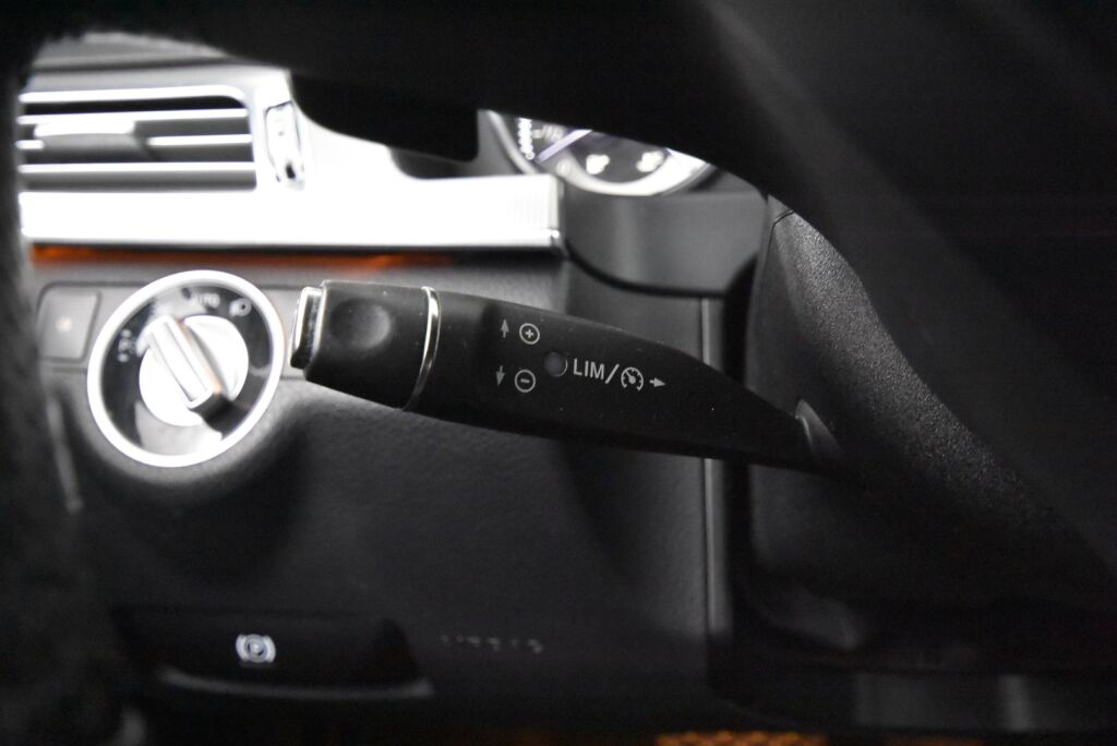 Mercedes-Benz E 2015 220 BlueTec A Business / LED-ajovalot / Pysäköintitutkat / Vetokoukku