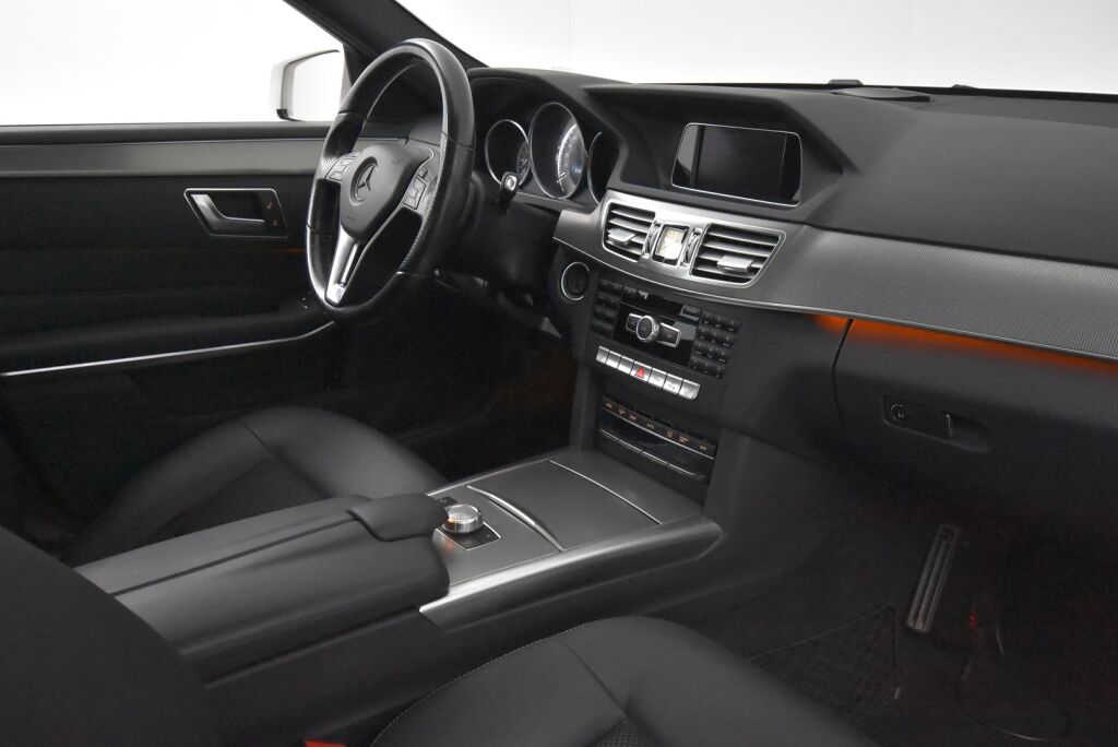 Mercedes-Benz E 2015 220 BlueTec A Business / LED-ajovalot / Pysäköintitutkat / Vetokoukku