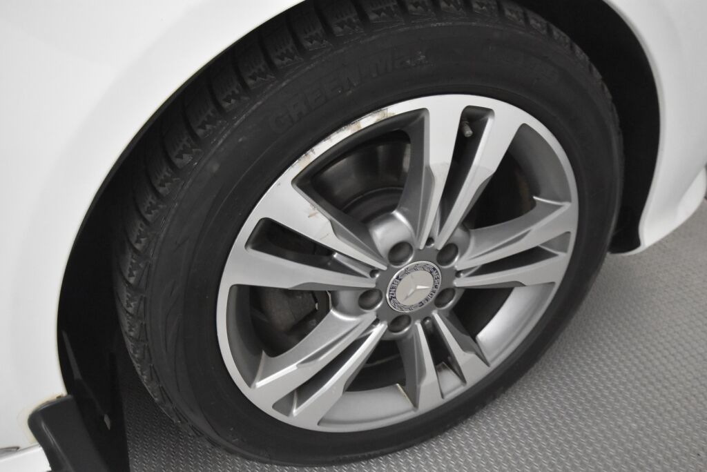 Mercedes-Benz E 2015 220 BlueTec A Business / LED-ajovalot / Pysäköintitutkat / Vetokoukku