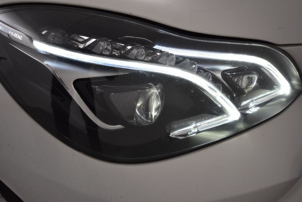 Mercedes-Benz E 2015 220 BlueTec A Business / LED-ajovalot / Pysäköintitutkat / Vetokoukku