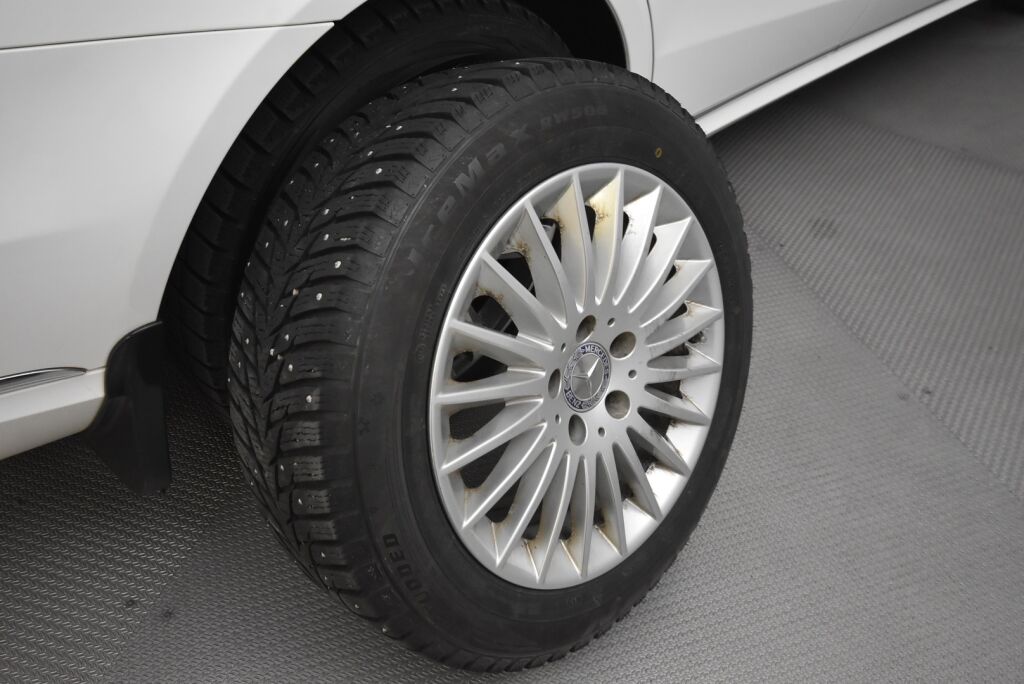 Mercedes-Benz E 2015 220 BlueTec A Business / LED-ajovalot / Pysäköintitutkat / Vetokoukku