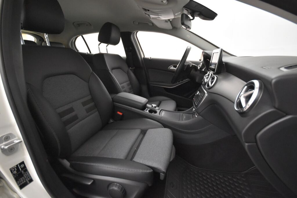 Mercedes-Benz GLA 2016 200 d 4Matic A Premium Business / Yksiomisteinen / Vakkari / P.kamera /