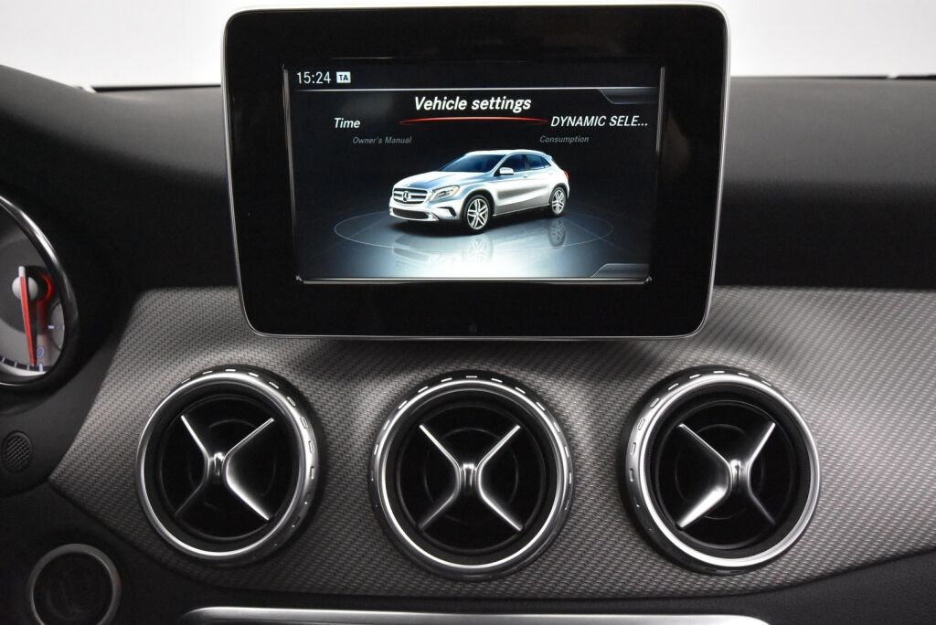 Mercedes-Benz GLA 2016 200 d 4Matic A Premium Business / Yksiomisteinen / Vakkari / P.kamera /