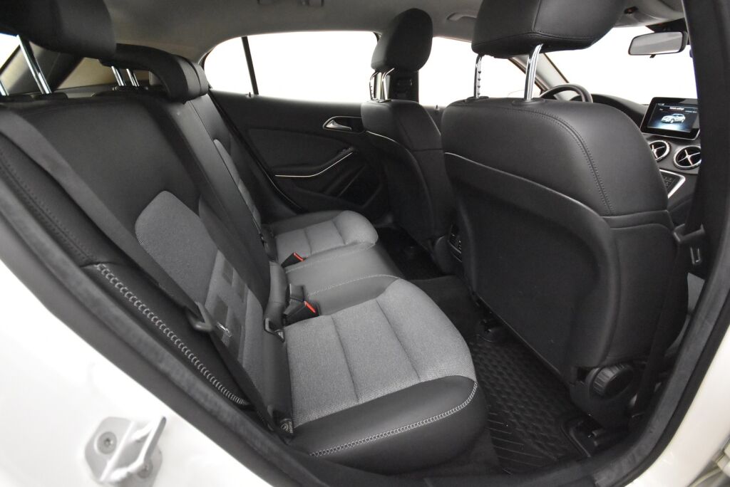 Mercedes-Benz GLA 2016 200 d 4Matic A Premium Business / Yksiomisteinen / Vakkari / P.kamera /