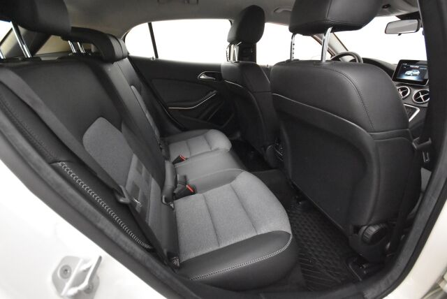 Mercedes-Benz GLA 2016 200 d 4Matic A Premium Business / Yksiomisteinen / Vakkari / P.kamera /