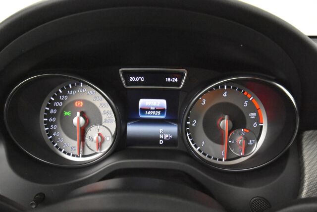 Mercedes-Benz GLA 2016 200 d 4Matic A Premium Business / Yksiomisteinen / Vakkari / P.kamera /