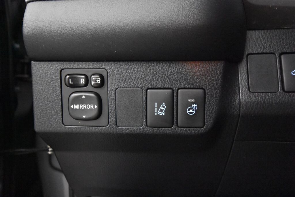 Toyota RAV4 2017 2,5 Hybrid AWD Hybrid Edition / Adaptiivinen vakionopeussäädin / Koukku/Navigointi