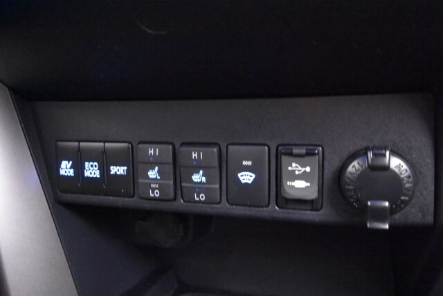 Toyota RAV4 2017 2,5 Hybrid AWD Hybrid Edition / Adaptiivinen vakionopeussäädin / Koukku/Navigointi