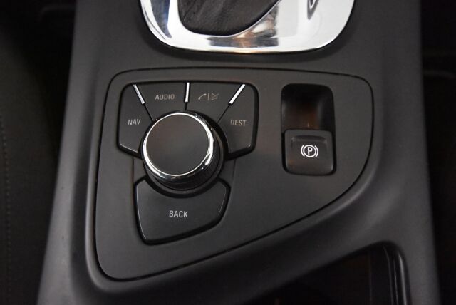 Opel Insignia 2014 Sports Tourer Black&White Edition 2,0 CDTI Ecotec 118kW AT6 / 1-Omisteinen Suomi-auto / Vetokoukku / Vakkari