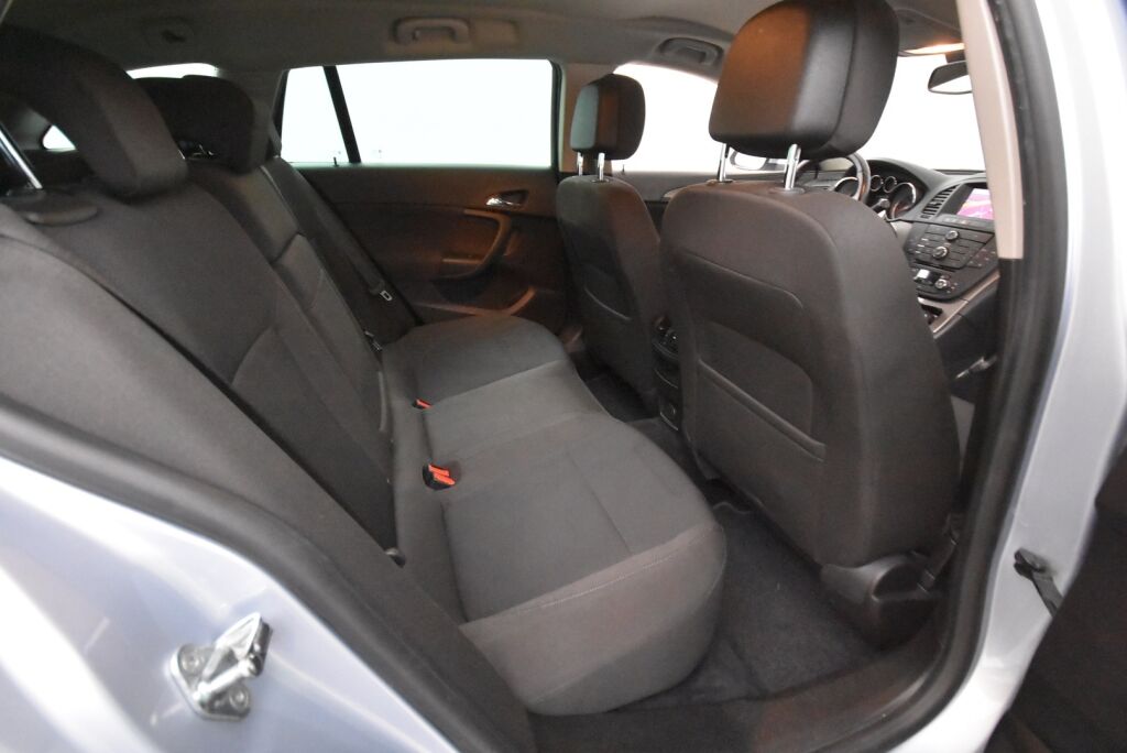 Opel Insignia 2014 Sports Tourer Black&White Edition 2,0 CDTI Ecotec 118kW AT6 / 1-Omisteinen Suomi-auto / Vetokoukku / Vakkari