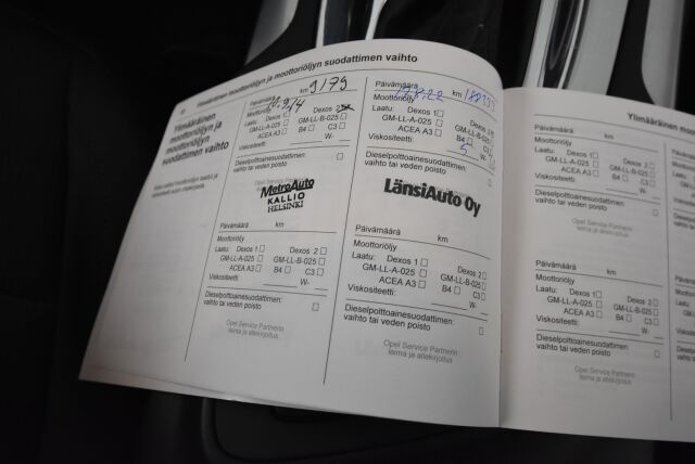 Opel Insignia 2014 Sports Tourer Black&White Edition 2,0 CDTI Ecotec 118kW AT6 / 1-Omisteinen Suomi-auto / Vetokoukku / Vakkari