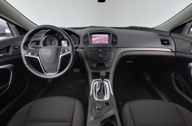 Opel Insignia 2014 Sports Tourer Black&White Edition 2,0 CDTI Ecotec 118kW AT6 / 1-Omisteinen Suomi-auto / Vetokoukku / Vakkari