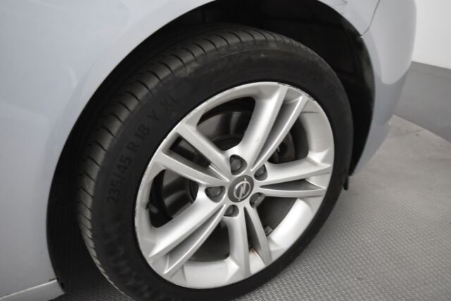Opel Insignia 2014 Sports Tourer Black&White Edition 2,0 CDTI Ecotec 118kW AT6 / 1-Omisteinen Suomi-auto / Vetokoukku / Vakkari