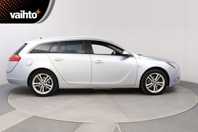 Opel Insignia 2014 Sports Tourer Black&White Edition 2,0 CDTI Ecotec 118kW AT6 / 1-Omisteinen Suomi-auto / Vetokoukku / Vakkari