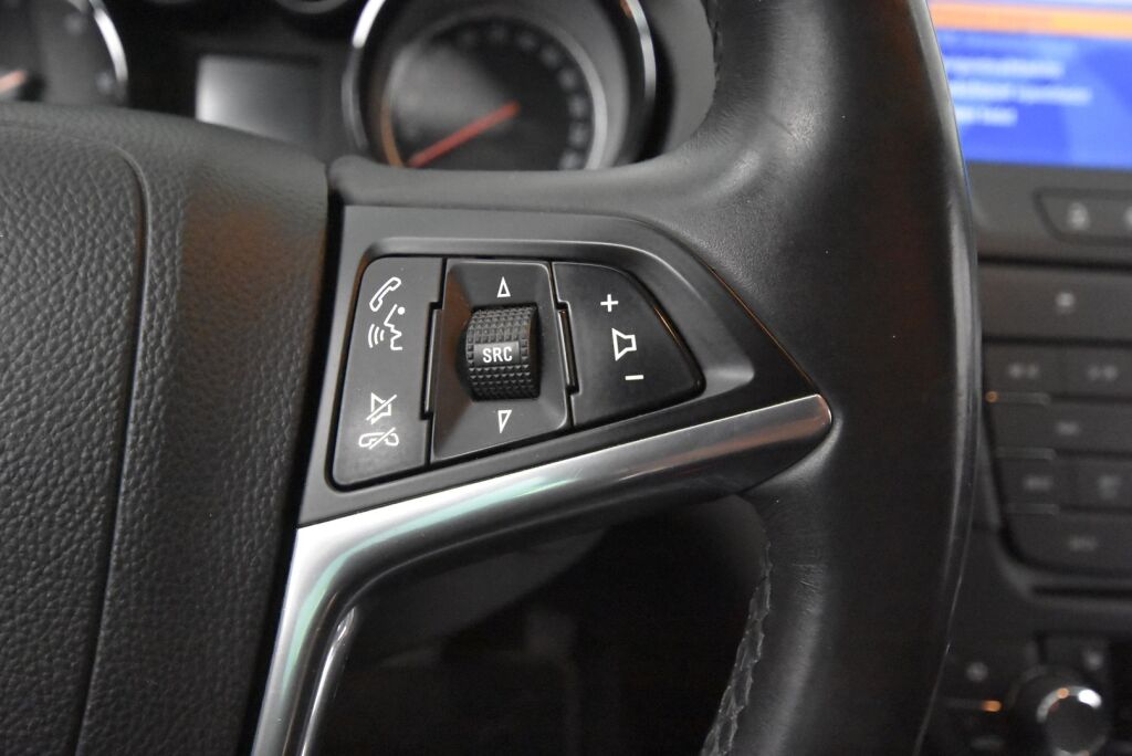 Opel Insignia 2014 Sports Tourer Black&White Edition 2,0 CDTI Ecotec 118kW AT6 / 1-Omisteinen Suomi-auto / Vetokoukku / Vakkari