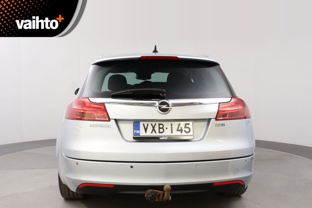 Opel Insignia 2014 Sports Tourer Black&White Edition 2,0 CDTI Ecotec 118kW AT6 / 1-Omisteinen Suomi-auto / Vetokoukku / Vakkari
