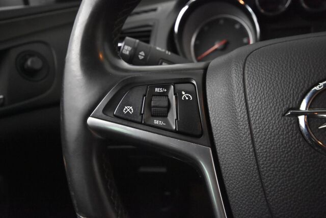 Opel Insignia 2014 Sports Tourer Black&White Edition 2,0 CDTI Ecotec 118kW AT6 / 1-Omisteinen Suomi-auto / Vetokoukku / Vakkari