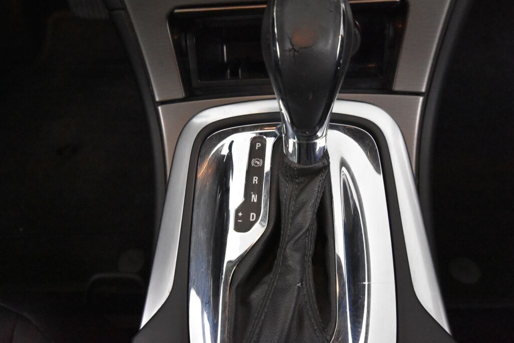 Opel Insignia 2014 Sports Tourer Black&White Edition 2,0 CDTI Ecotec 118kW AT6 / 1-Omisteinen Suomi-auto / Vetokoukku / Vakkari
