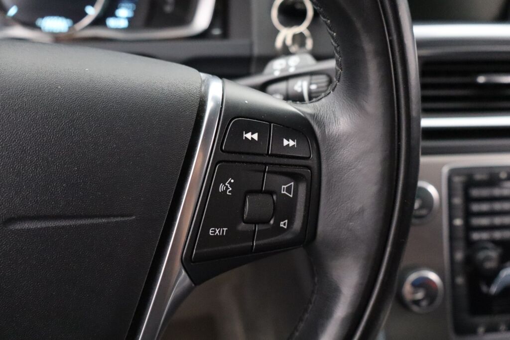 Volvo V60 2014 D2 Business aut / Webasto / Koukku / Bluetooth / Jakohihna juuri vaihdettu