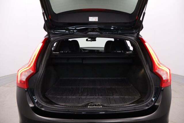 Volvo V60 2014 D2 Business aut / Webasto / Koukku / Bluetooth / Jakohihna juuri vaihdettu