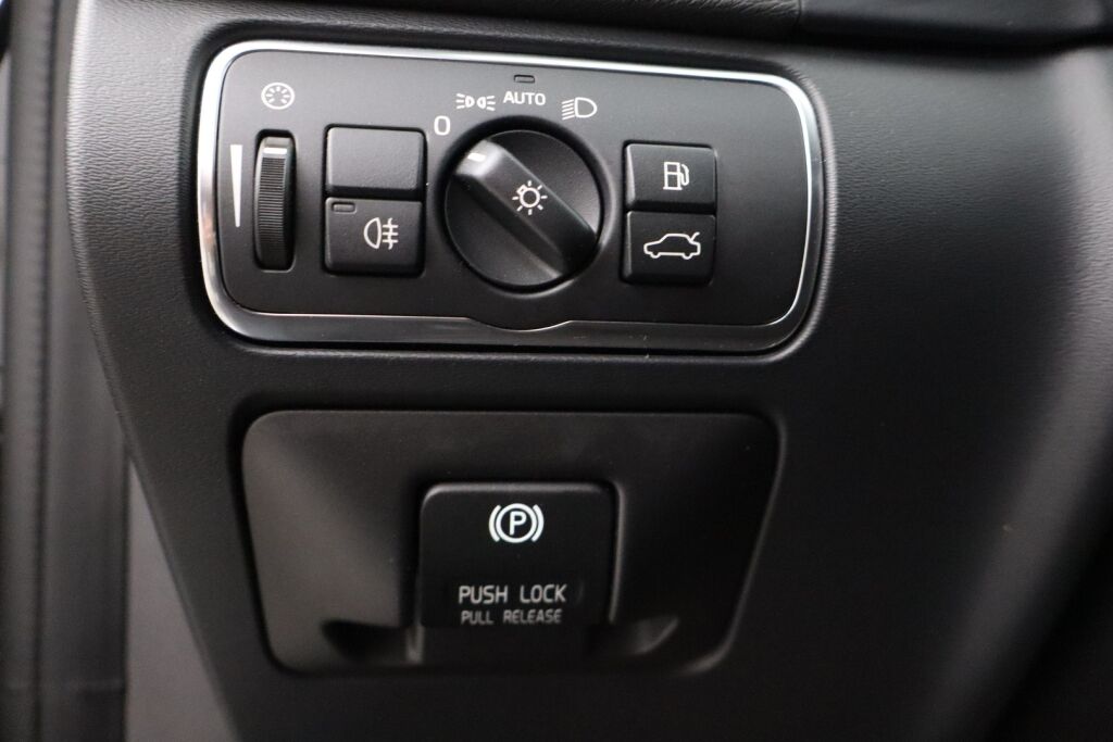 Volvo V60 2014 D2 Business aut / Webasto / Koukku / Bluetooth / Jakohihna juuri vaihdettu