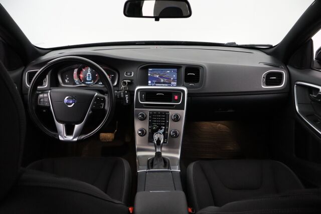 Volvo V60 2014 D2 Business aut / Webasto / Koukku / Bluetooth / Jakohihna juuri vaihdettu
