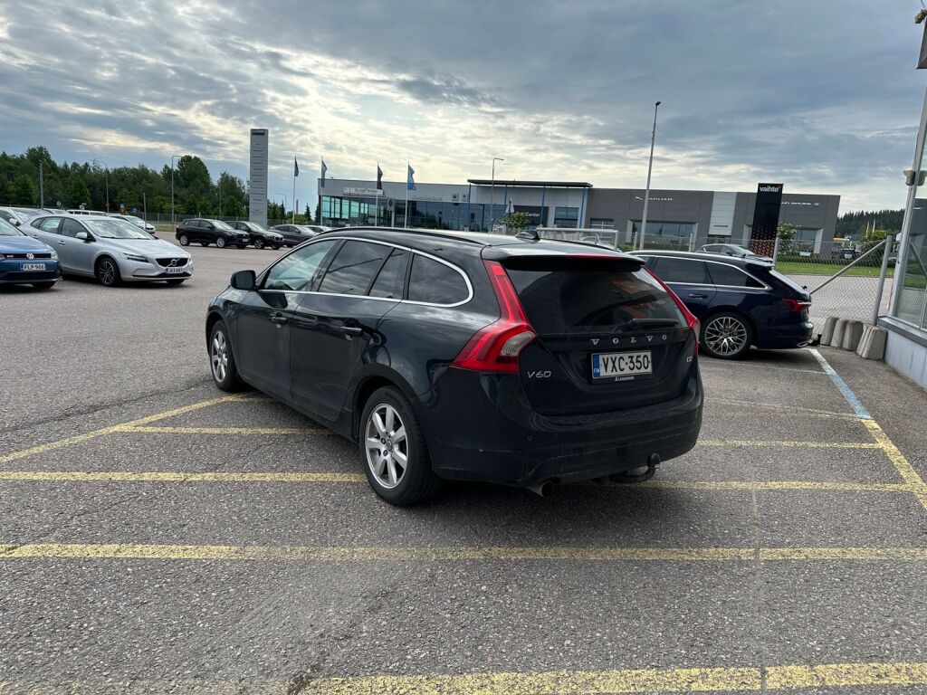 Volvo V60 2014 D2 Business aut / Webasto/ Koukku/ Bluetooth/ Jakohihna juuri vaihdettu