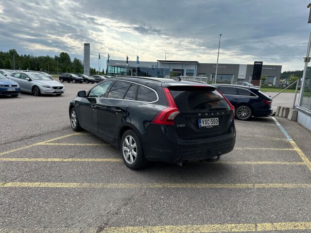 Volvo V60 2014 D2 Business aut / Webasto/ Koukku/ Bluetooth/ Jakohihna juuri vaihdettu