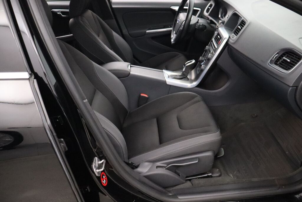 Volvo V60 2014 D2 Business aut / Webasto / Koukku / Bluetooth / Jakohihna juuri vaihdettu