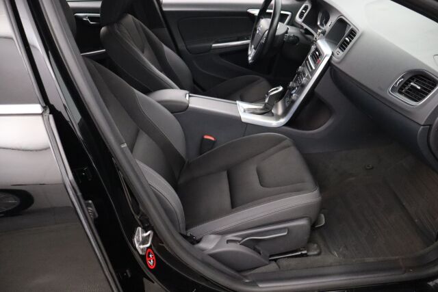 Volvo V60 2014 D2 Business aut / Webasto / Koukku / Bluetooth / Jakohihna juuri vaihdettu