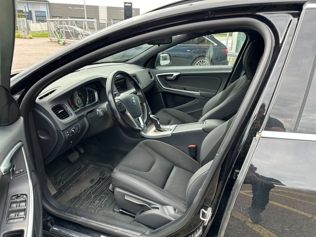Volvo V60 2014 D2 Business aut / Webasto/ Koukku/ Bluetooth/ Jakohihna juuri vaihdettu