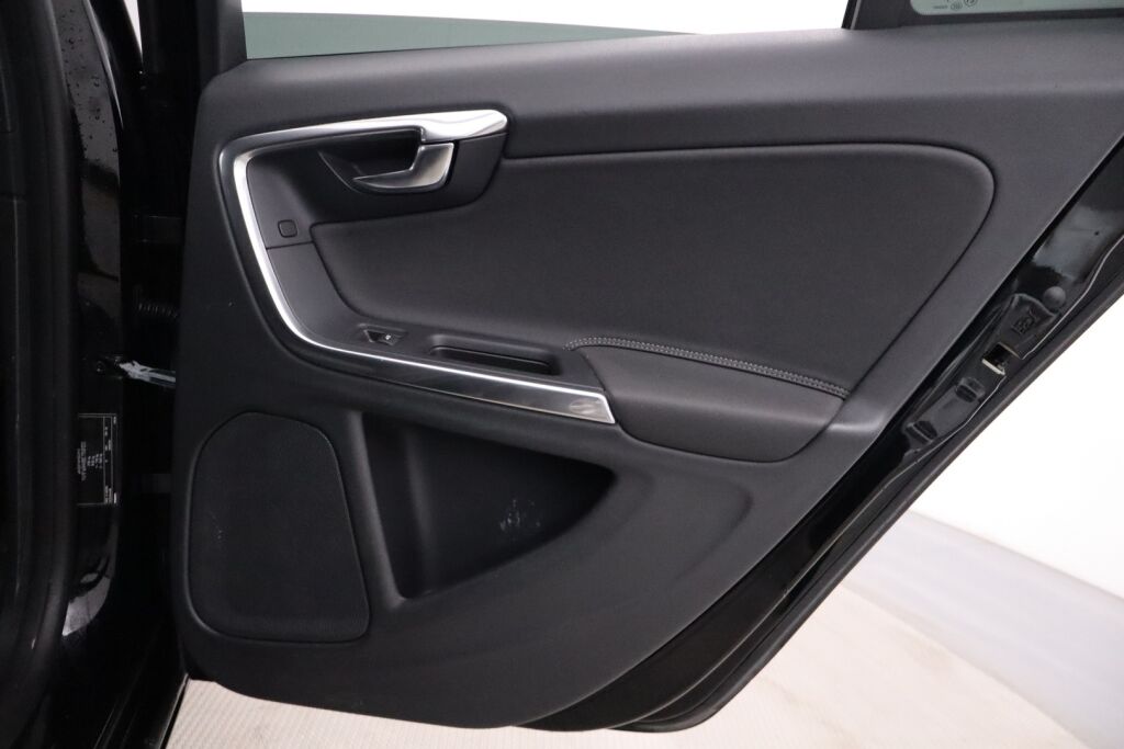 Volvo V60 2014 D2 Business aut / Webasto / Koukku / Bluetooth / Jakohihna juuri vaihdettu