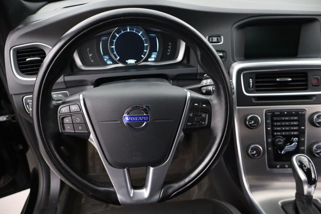 Volvo V60 2014 D2 Business aut / Webasto / Koukku / Bluetooth / Jakohihna juuri vaihdettu