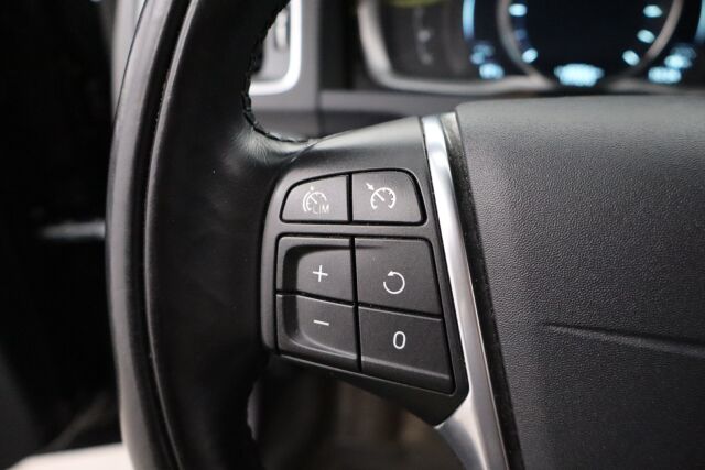 Volvo V60 2014 D2 Business aut / Webasto / Koukku / Bluetooth / Jakohihna juuri vaihdettu