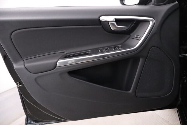 Volvo V60 2014 D2 Business aut / Webasto / Koukku / Bluetooth / Jakohihna juuri vaihdettu