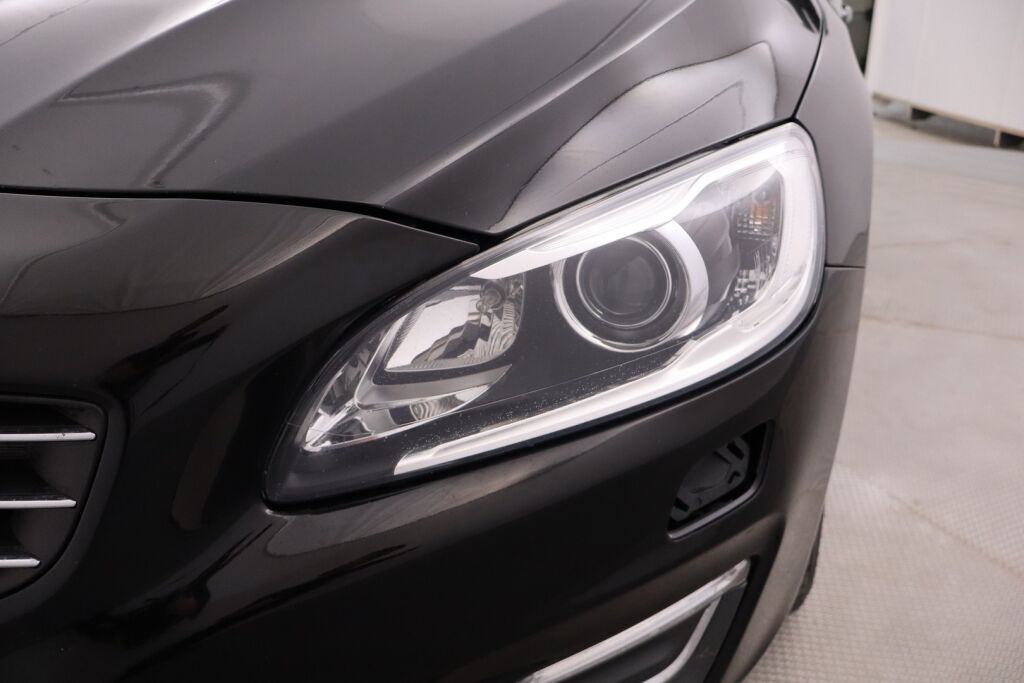 Volvo V60 2014 D2 Business aut / Webasto / Koukku / Bluetooth / Jakohihna juuri vaihdettu
