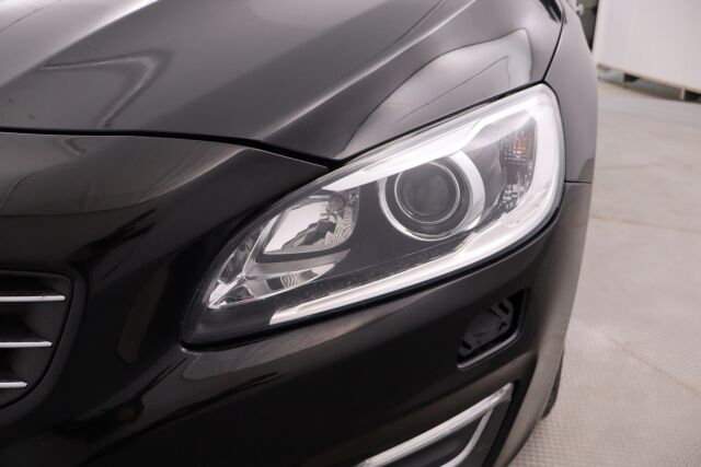 Volvo V60 2014 D2 Business aut / Webasto / Koukku / Bluetooth / Jakohihna juuri vaihdettu