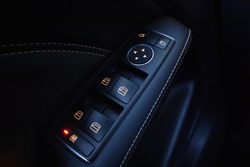 Mercedes-Benz B 2015 200 d 4Matic A Premium Business / Suomiauto / Lohkolämmitin / Peruutuskamera