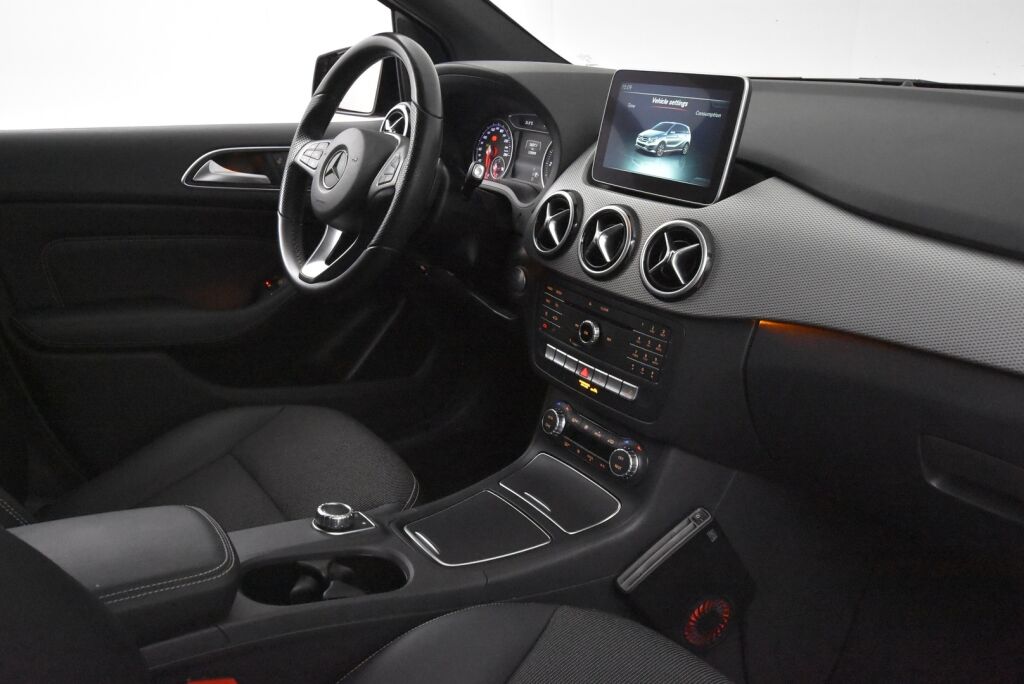 Mercedes-Benz B 2015 200 d 4Matic A Premium Business / Suomiauto / Lohkolämmitin / Peruutuskamera