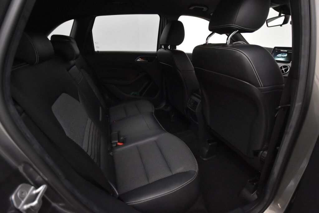 Mercedes-Benz B 2015 200 d 4Matic A Premium Business / Suomiauto / Lohkolämmitin / Peruutuskamera